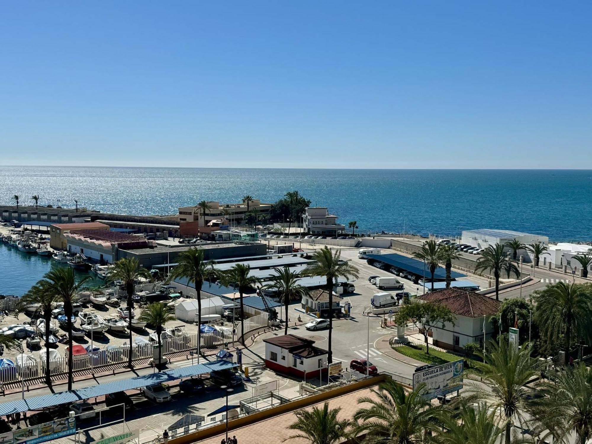 Beachfront Apartment With Terrace And Seaviews فوينخيرولا المظهر الخارجي الصورة