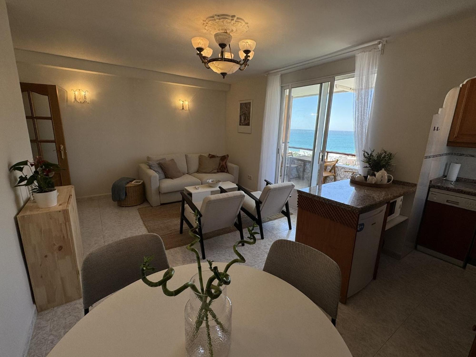 Beachfront Apartment With Terrace And Seaviews فوينخيرولا المظهر الخارجي الصورة
