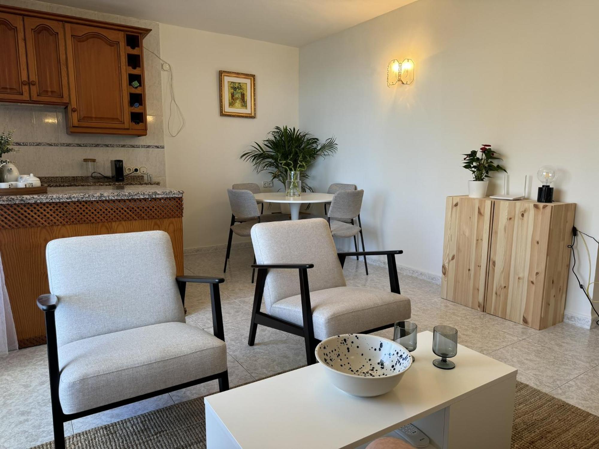 Beachfront Apartment With Terrace And Seaviews فوينخيرولا المظهر الخارجي الصورة